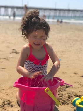 what to pack to the beach